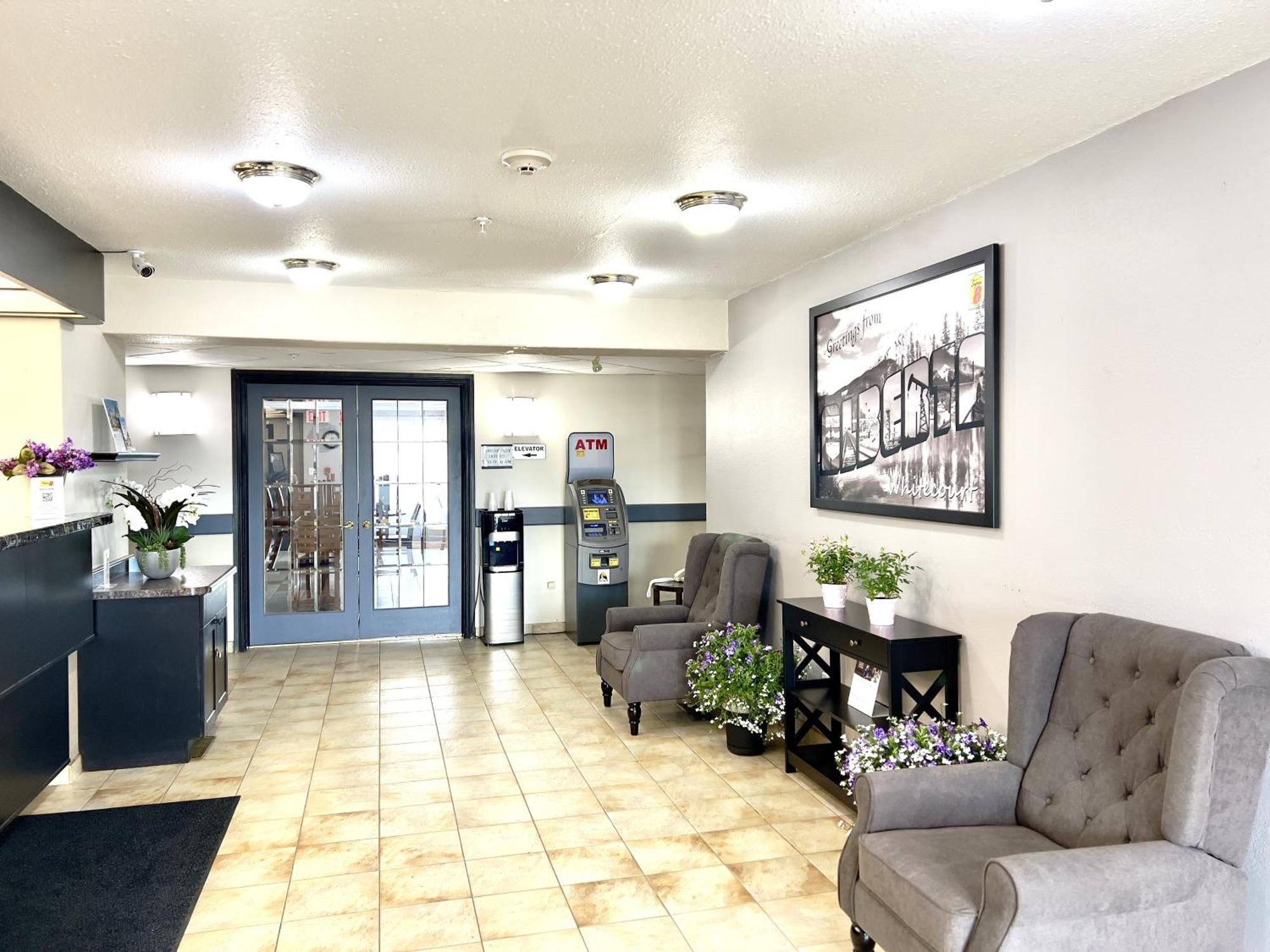 Super 8 By Wyndham Whitecourt Hotell Exteriör bild